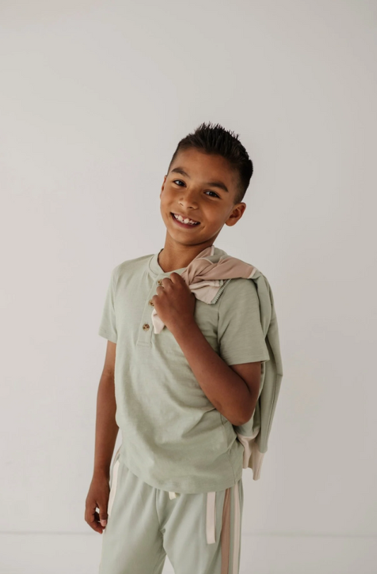 AVERY & ALEXANDER - TB - SHORT SLEEVE HENLEY SHIRT - DESERT SAGE